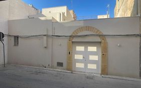 Lazzara 19
